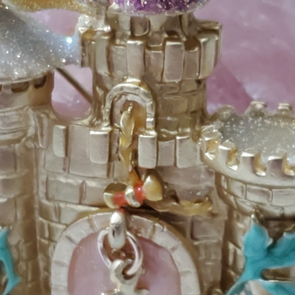 Rapunzel castle brooch princess enamel exquisite details New big fairytale gold - Picture 7 of 16